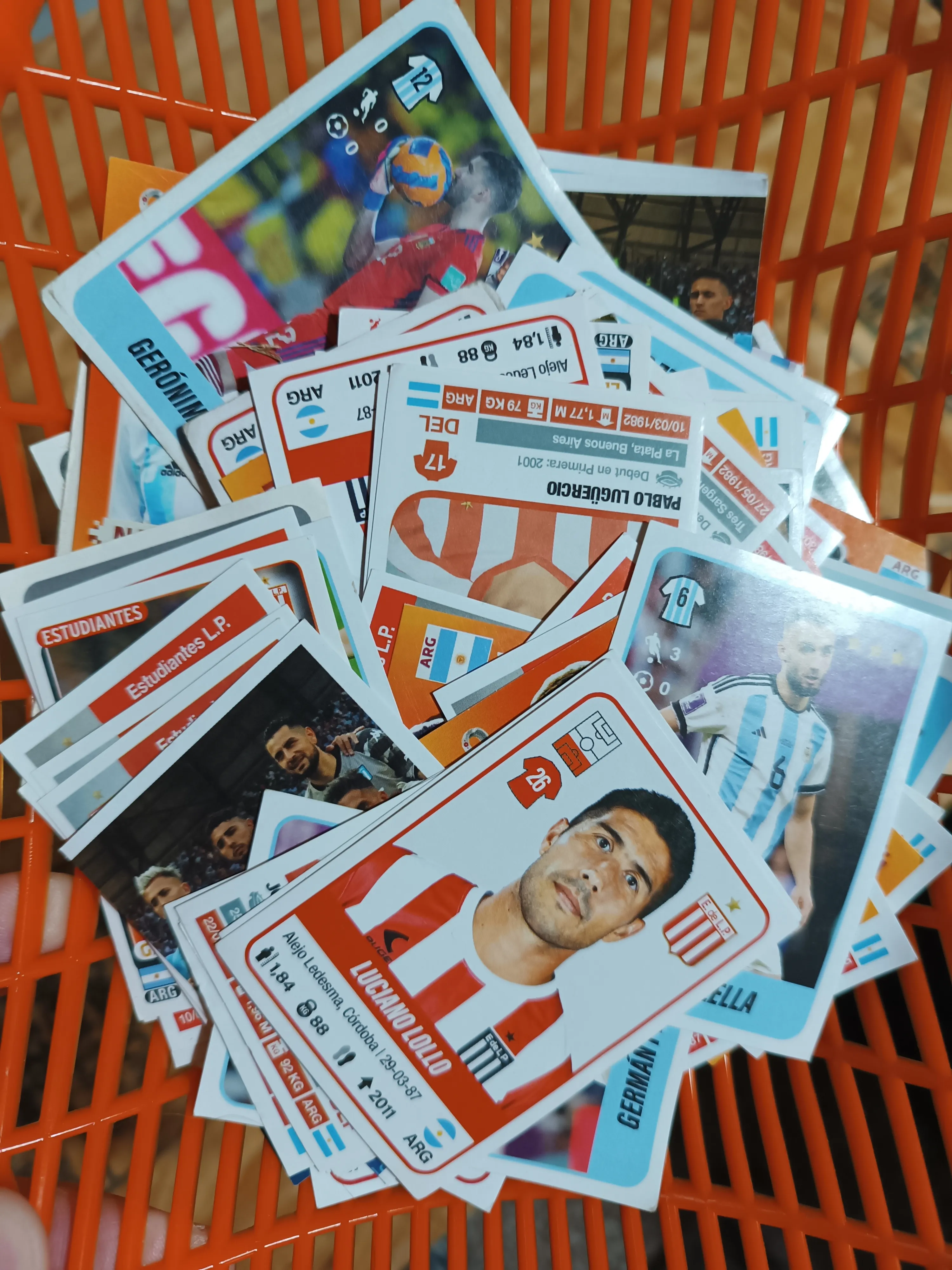 Lote de figuritas Estudiantes y selección Argentina
