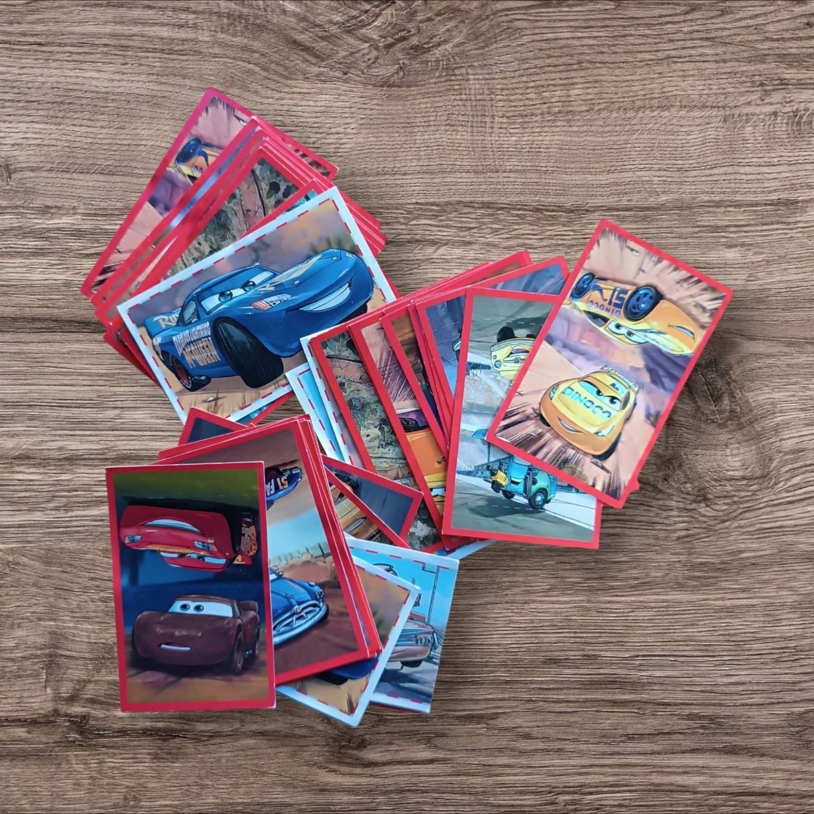 Lote 47 figuritas sueltas Cars 3