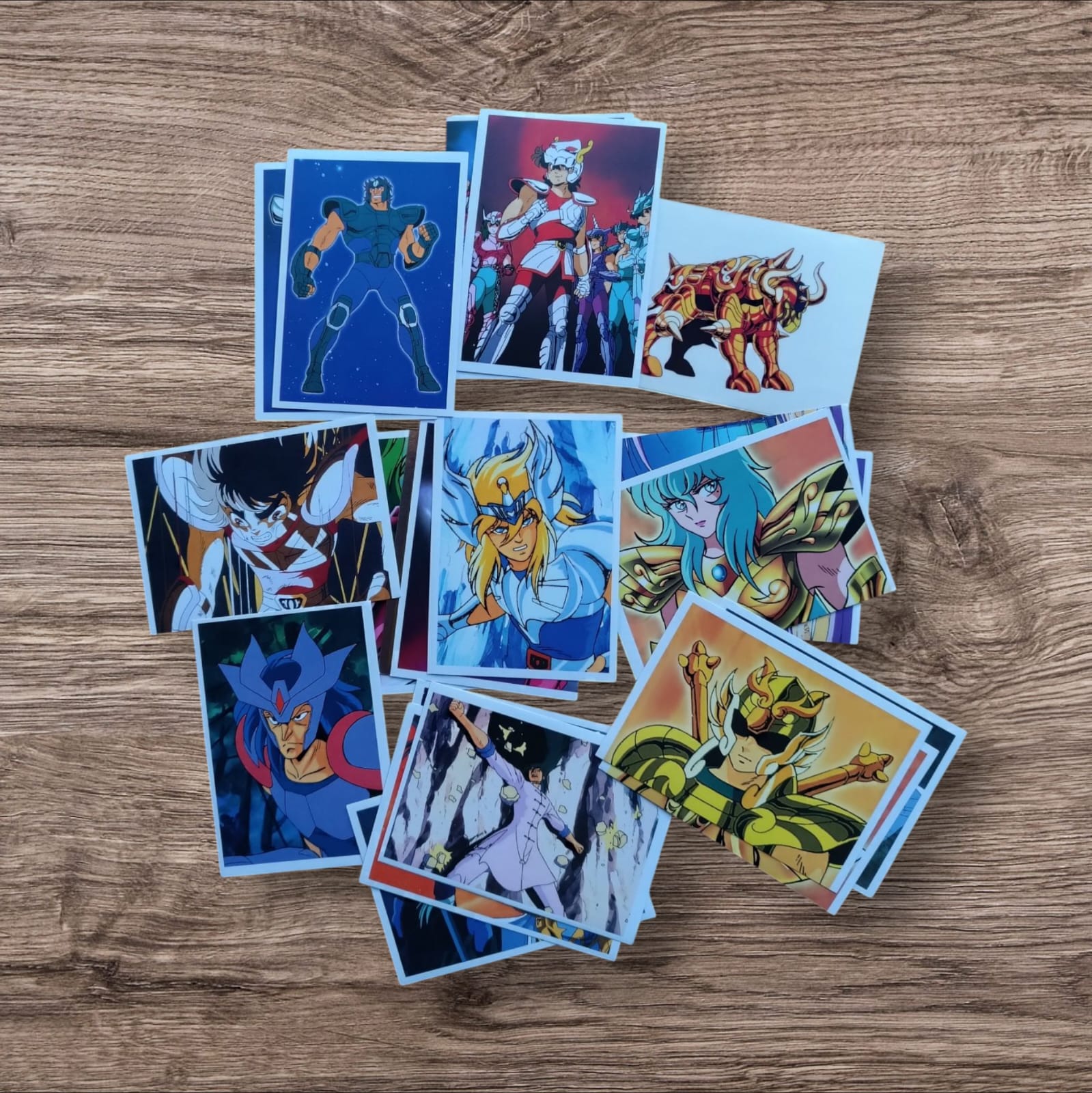 Lote 22 figuritas sueltas Caballeros del Zodiaco