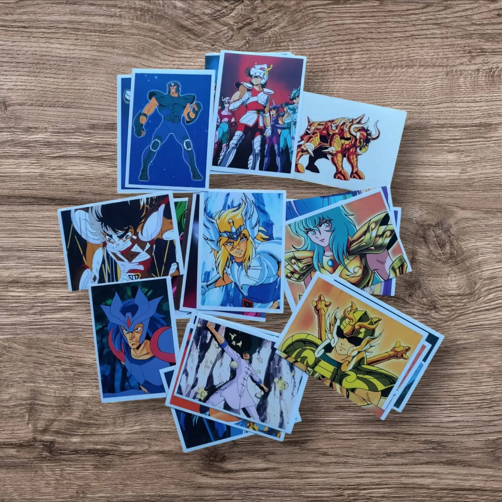 Lote 22 figuritas sueltas Caballeros del Zodiaco
