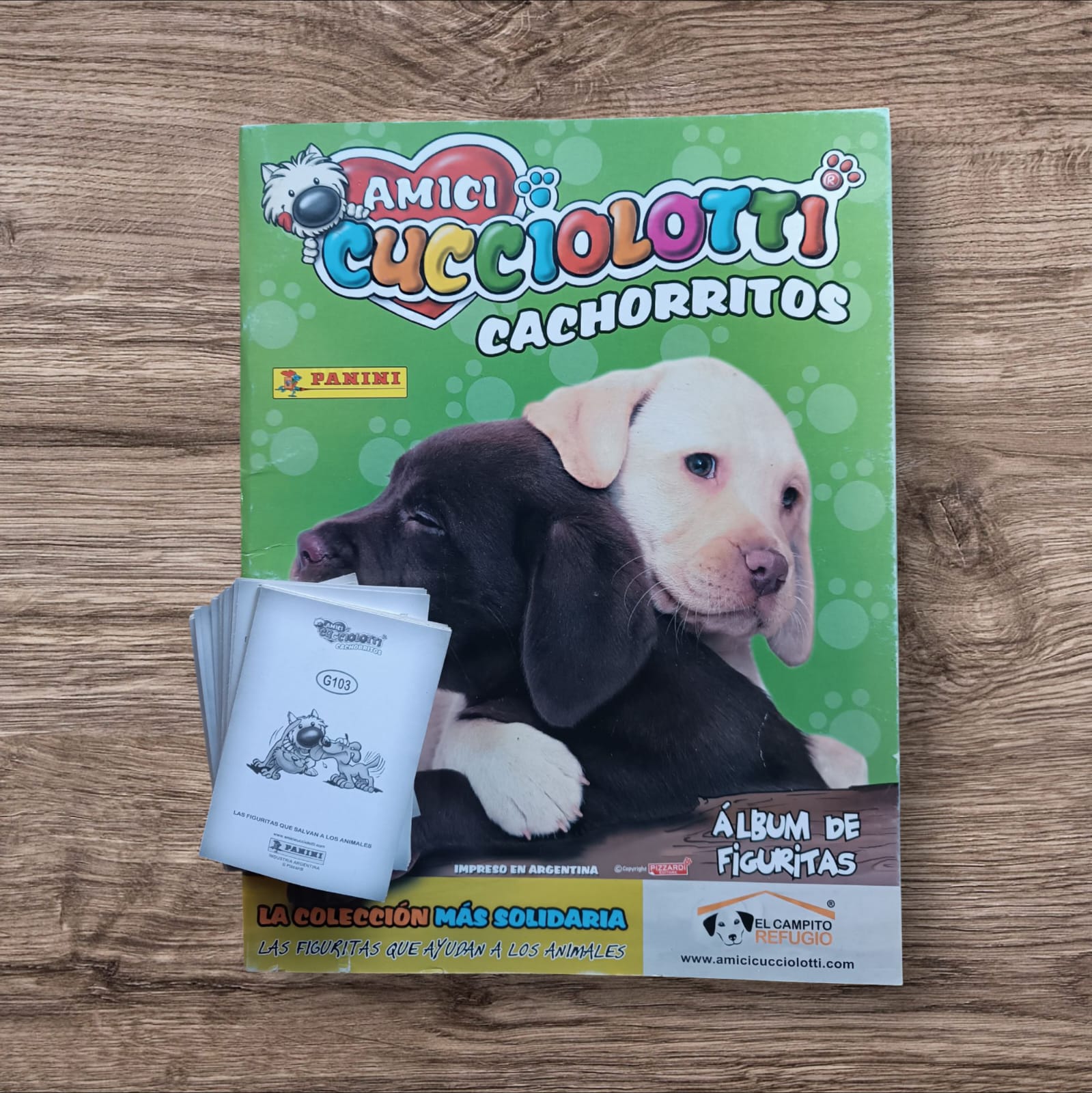 Álbum + 144 figuritas sin repetir Amici Cucchiolotti Cachorritos