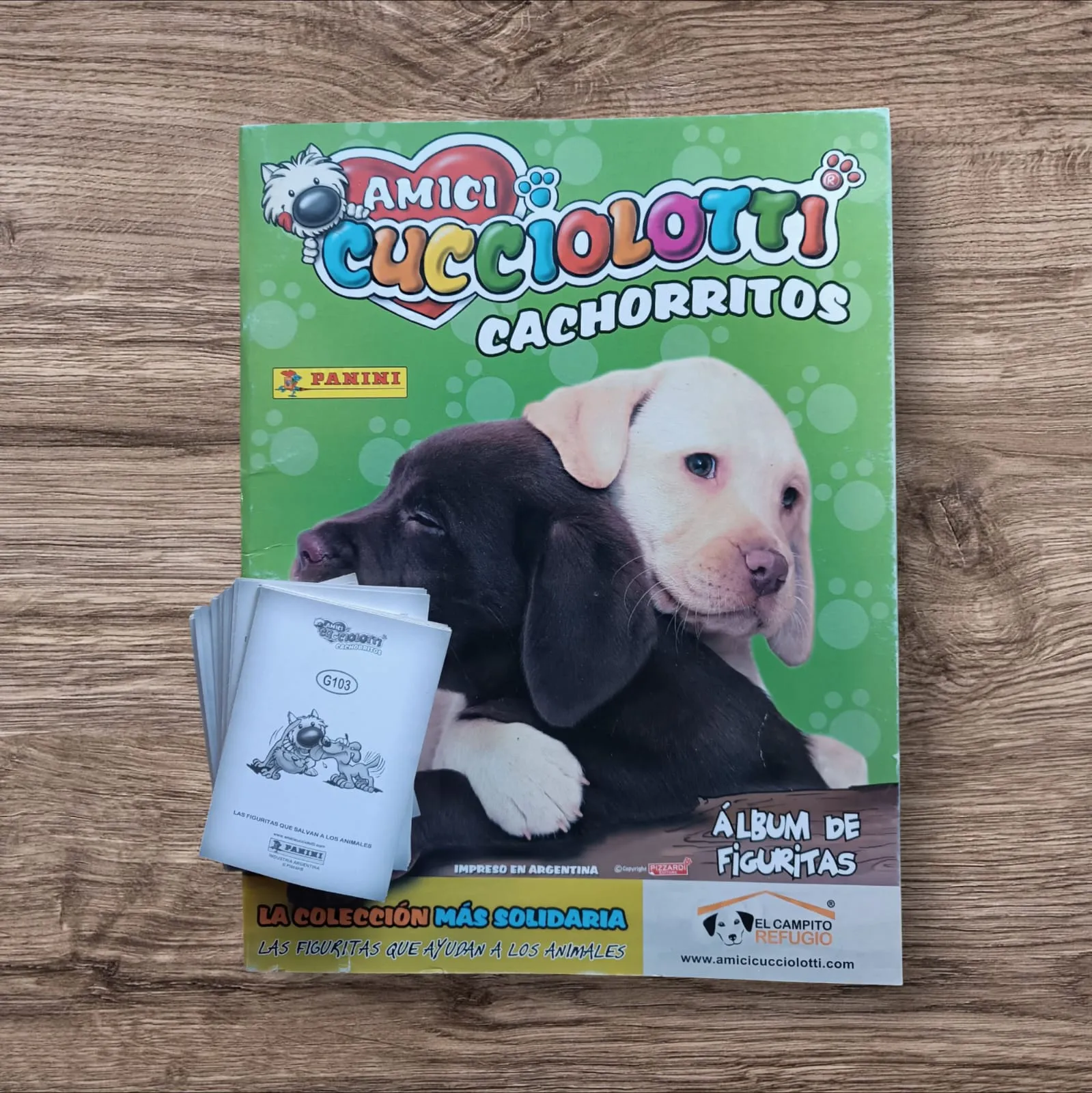 Álbum + 144 figuritas sin repetir Amici Cucchiolotti Cachorritos
