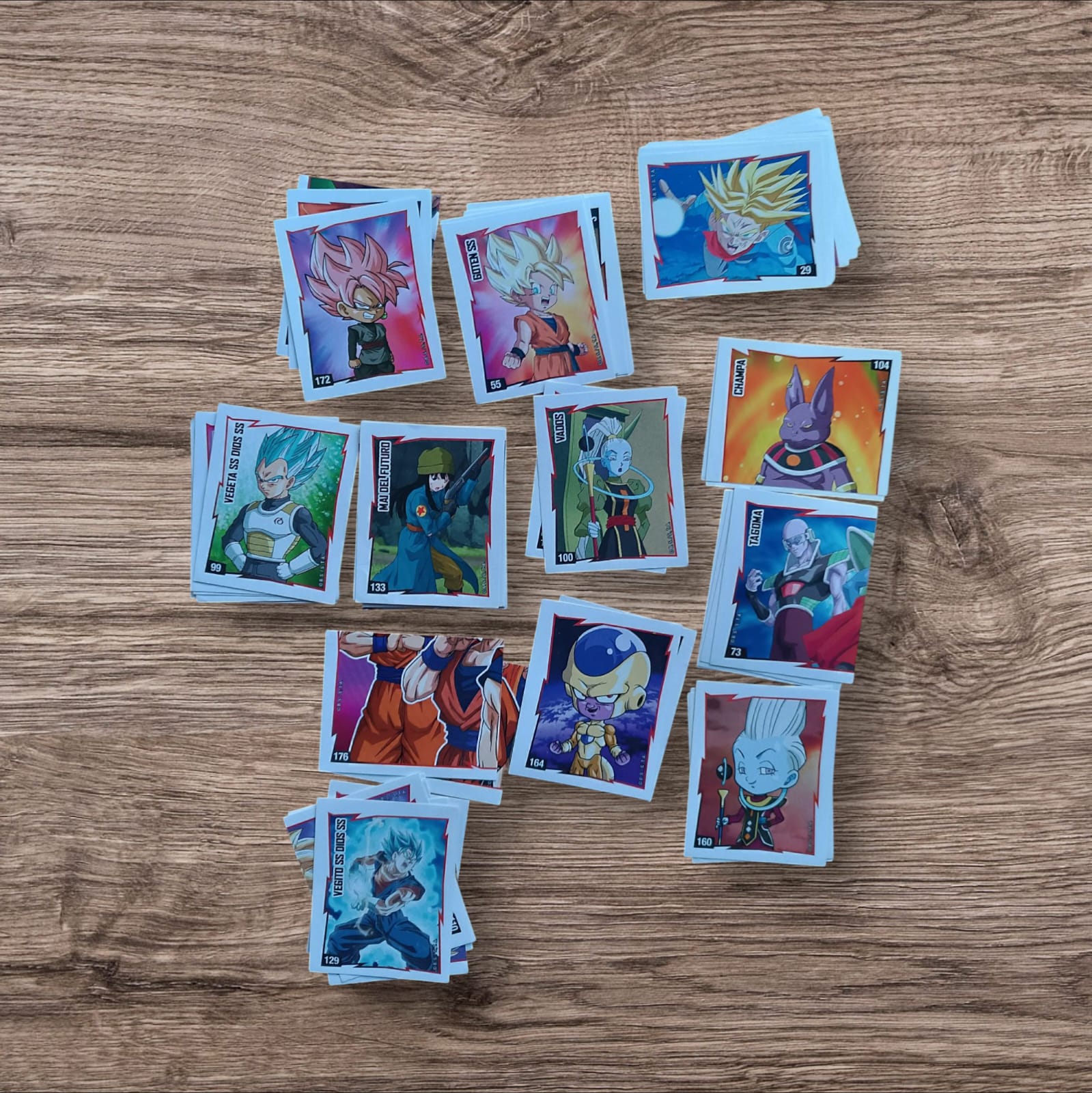 Lote 69 figuritas sin repetir Dragon Ball Z Super